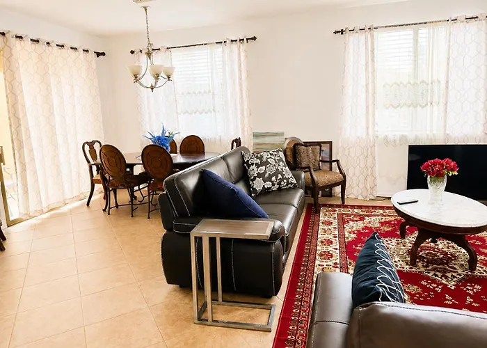 Luxurious And Affordable5br * Tucson